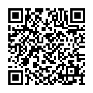 顺便把他那一头火炬造型一般的头发也给剃光了二维码生成