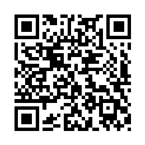 顺便的也是在老太太正对面的位置坐了下来二维码生成