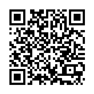 顺着心脏上的各处细小裂纹伤口进行涂抹二维码生成