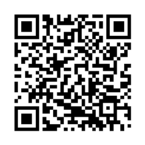 顺着目光一看便发现了池佳一正在偷窥二维码生成
