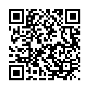 顾平安切了一盘水果和夏晨曦在聊孩子经二维码生成