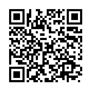 顾燕妮坐在圆桌奥尔芭斜对面的位置二维码生成