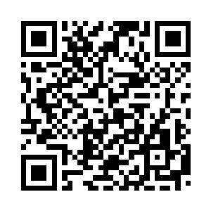 顾锦朝拿着他的斗篷有点哭笑不得二维码生成