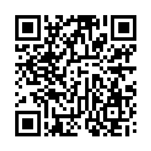 领头的公公恭敬的捧着黑犀牛角轴三色圣旨二维码生成