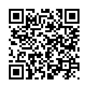 领头的羊泰手上忽然出现一枚镜子一样的秘宝二维码生成