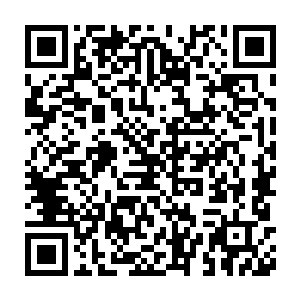 风清扬靠着心中那份若有若无的召唤在沙漠之中七弯八拐快速的行进着二维码生成