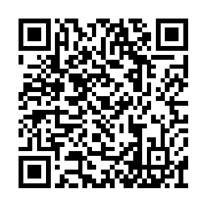 风若云将办公室的所有东西都收到了储物戒指里二维码生成