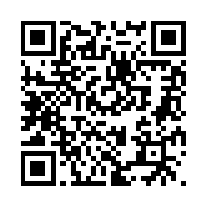 风驰电掣般掠过的皮卡车从旁边经过时候二维码生成