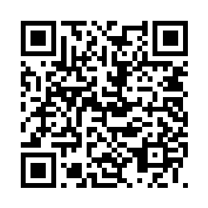 飞快的向房间里唯一的门口跑了过去二维码生成