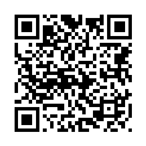 飞快的将手上的汗在衣服上擦了擦二维码生成