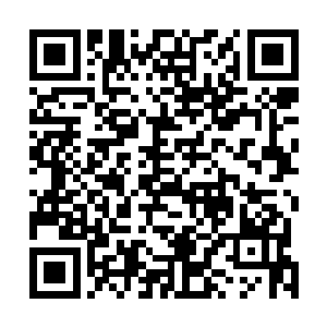 飞行器慢慢的在这个所谓的传奇大厦的顶层上面停了下来二维码生成