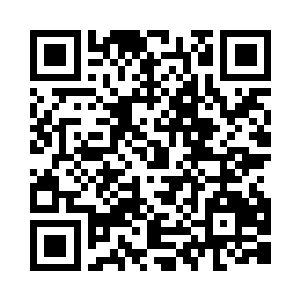 餐厅电视里正放着昨天银行抢劫案事件二维码生成