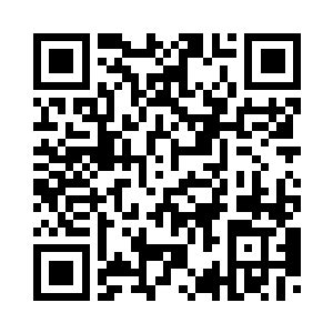 餐桌上摆放着各种各样的新鲜水果二维码生成