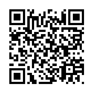 饭店的门口盛开着很多猩红色的花朵二维码生成