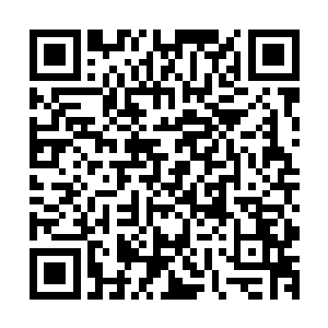 首先他把自己现有的和将来可能有的所有财产都分成了三份儿二维码生成