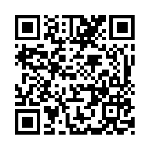 香川武夫和金子纯打开了随身携带的手电筒二维码生成