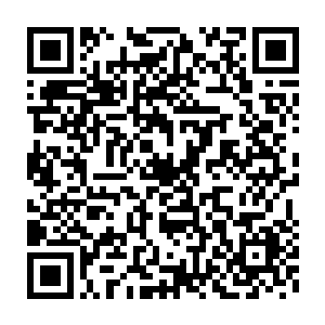 马上当着他的面就领着团队中负责宣传的几个小姑娘嘻嘻哈哈的离开了二维码生成