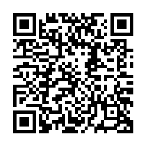 马匹的颠簸让她的后背不时地与后方温暖宽敞的胸膛有所接触二维码生成