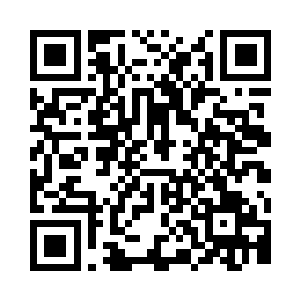 马塞勒斯紧紧地搂住那不勒斯教授的脖子二维码生成