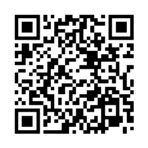 马成德抬手给边学道也倒了一杯茶二维码生成