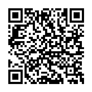 马文和维尼相继走到了一个不算隐蔽的山洞附近二维码生成