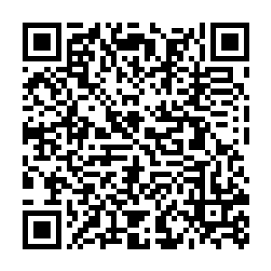 马文喜滋滋地将第三层的那一对手套还有一枚朴素的戒指取了出来二维码生成