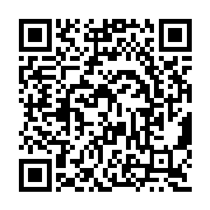 马晓波和牛用都在一个劲的催促着师傅加快速度二维码生成