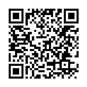 马杰也有模有样地学着我们拿起凳子二维码生成