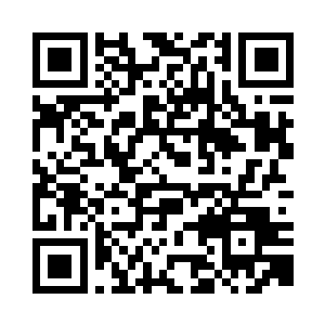 骄傲的银行柜员妹美滋滋的打开衣柜二维码生成