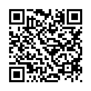 高扬他们几个站到了不碍事的角落二维码生成