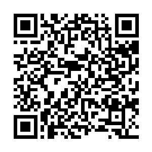 高扬只来得及抓住了门边的座椅避免让自己从舱门掉下去二维码生成