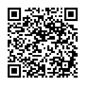 高扬看到一个扛着重型火箭筒的士兵从废墟里爬了起来二维码生成