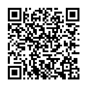 高瑞伸出马鞭指了指前面的一条颇深的沟渠说道二维码生成