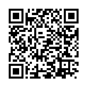 高腰的军用重靴将裤角也给扎进里面二维码生成