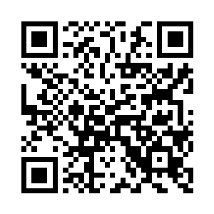 鬼影已经举起了自己的右手捏成了拳头二维码生成