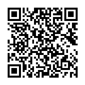 鬼鬼祟祟地带着一个年轻漂亮的女人进了道观的密室二维码生成