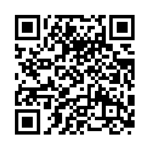 鲁一林握着秦品正问了几句老人的身体二维码生成