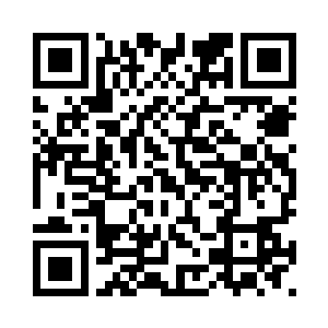 鲜红的血迹瞬间染红了粉色的宽袖二维码生成