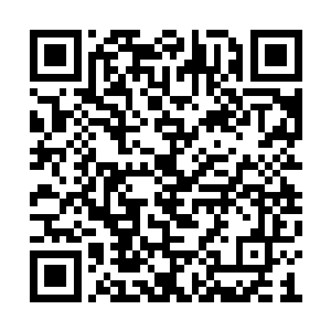 鲜血瞬间便流满了他那惨白却又不失冷峻的脸庞二维码生成