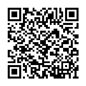 鹅车后面的三位营长突然抽出了红旗摇晃了起来二维码生成