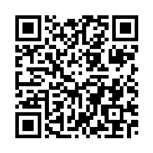 麻脸男子注意到周遭没什么问题后二维码生成