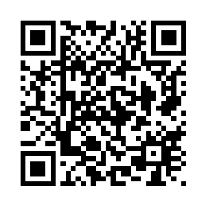 黄依诧异地看着流动过头的杨一凡二维码生成