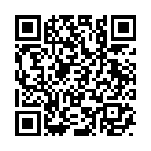 黄牛们甚至将触手伸向地铁一号线里二维码生成