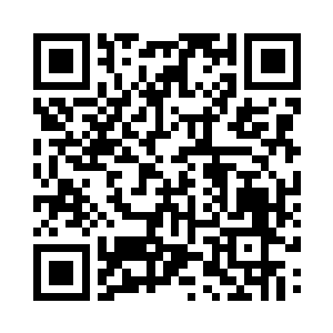 黄袍中年看了一眼萧晨腰间的龙形玉佩二维码生成