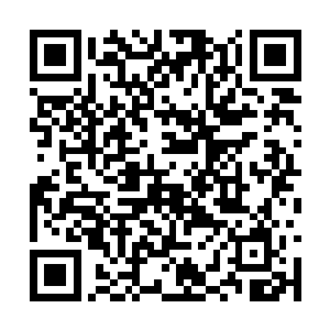 黑云落下的闪电就如它突然出现一样又突然消失了二维码生成