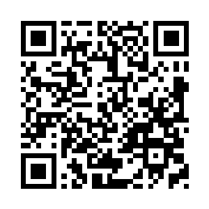 黑伞穿透了那试图冲向发言台的男人的身体二维码生成