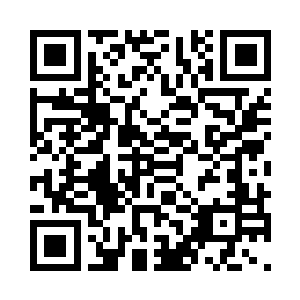 黑发黑瞳的中年男子出现在众人的视线当中二维码生成