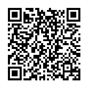 黑无极扫视下首自己年轻时候的同伴和黑铁塔高层二维码生成