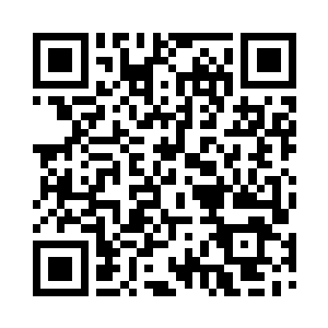 黑脸汉子从上衣口袋里掏出一个证件二维码生成