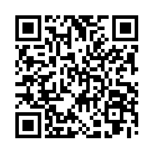 黑色小轿车直接朝着滔滔地江水落了下去二维码生成